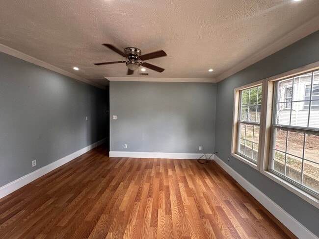 Photo - Spacious 2 Bedroom 1 Bath Apartment in Hig...