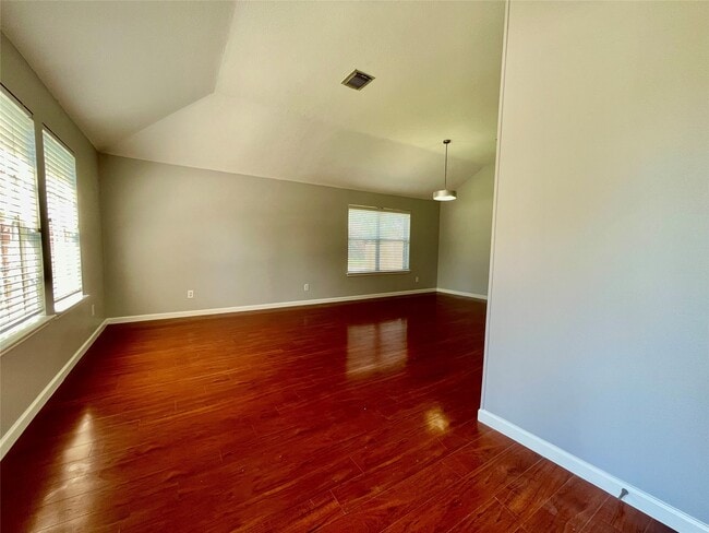 Photo - 2201 Land St