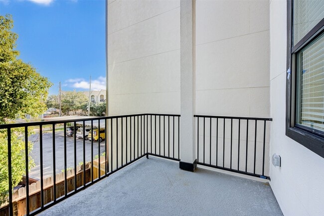 Building Photo - 1823 Prospect St Unit A