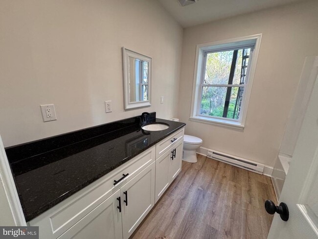 Photo - 666 St Joseph St