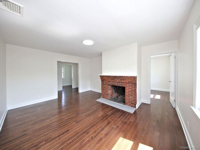 Photo - 139 Waverly Ave Unit 2nd Floor Right