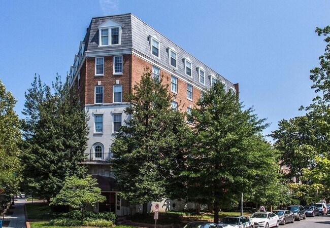 Photo - 1880 Columbia Rd NW