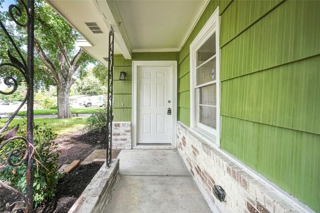 Photo - 1319 Elm St