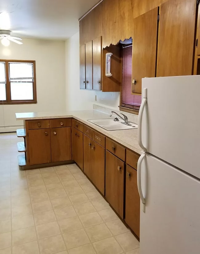 Kitchen - 714 11th Ave N