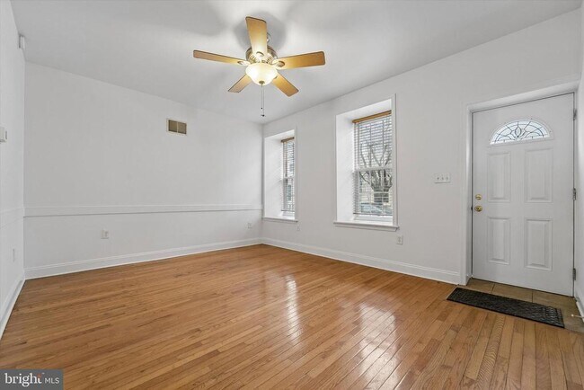 Building Photo - 3452 Sunnyside Ave