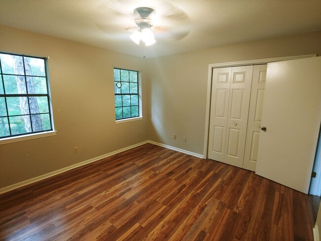 Photo - 8 Hickory Ln