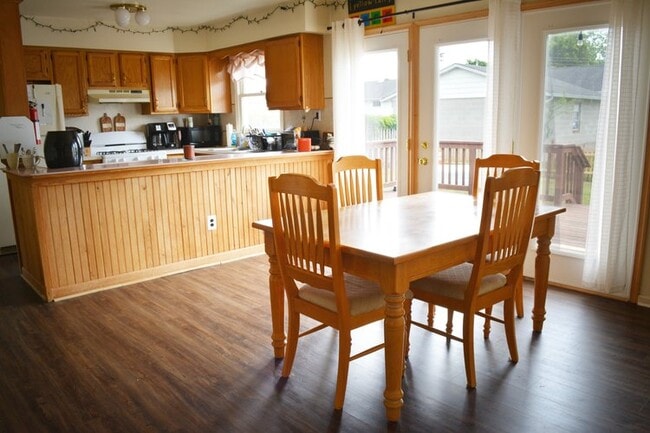 Photo - 37 Williamsburg Court