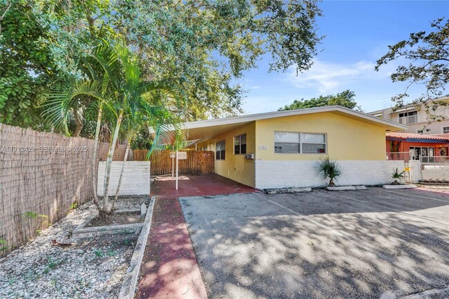 Photo - 720 SE 15th St Unit 2R