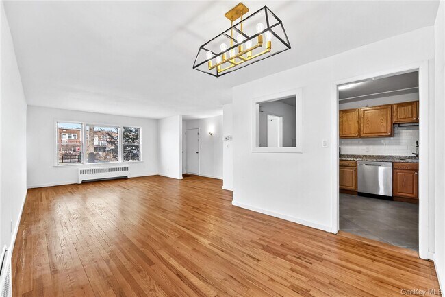 Photo - 200-04 39th Ave