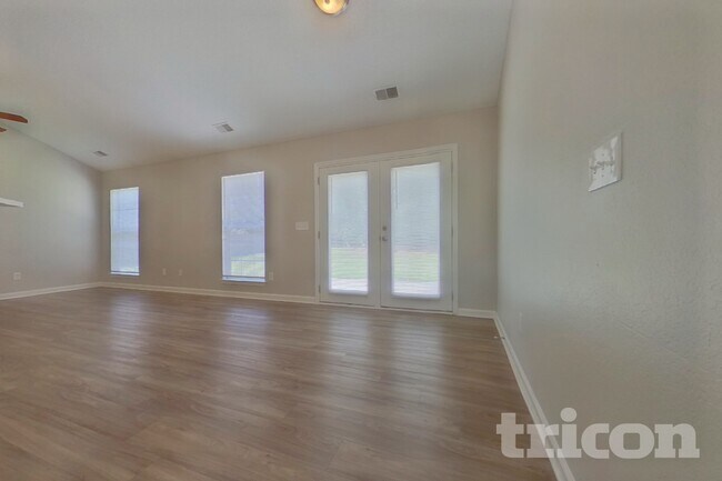 1401 May Oak Cir