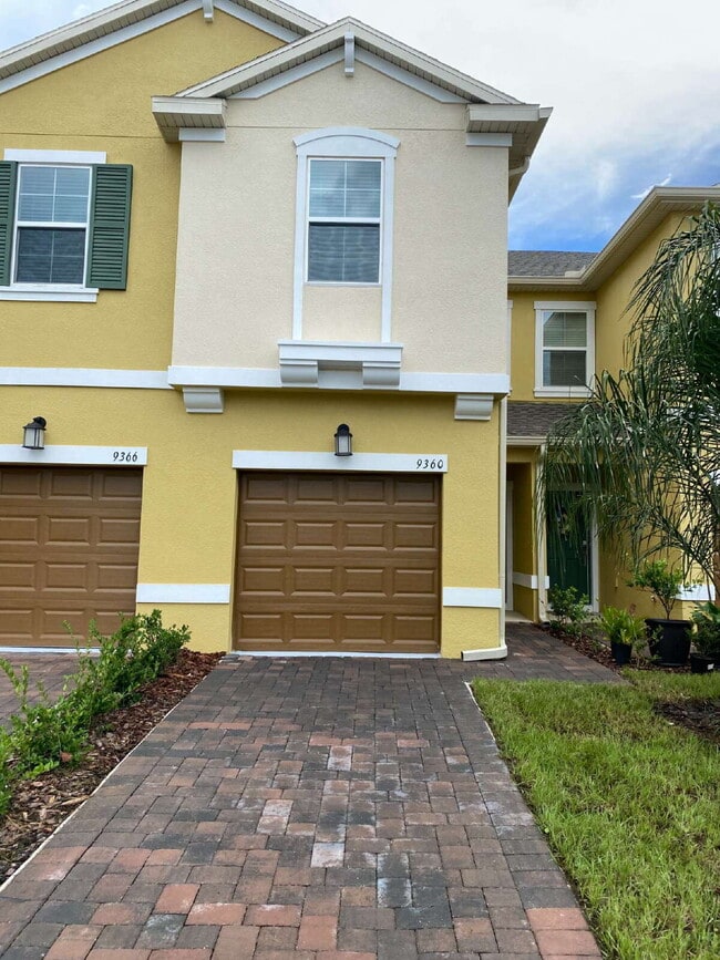 Building Photo - "Charming 3-Bedroom Oasis with 2.5 Baths i... Rental