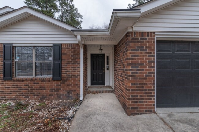 Building Photo - Updated 3 BR/2 BA - 10 Minutes From Gate 5 @ Ft. Gordon