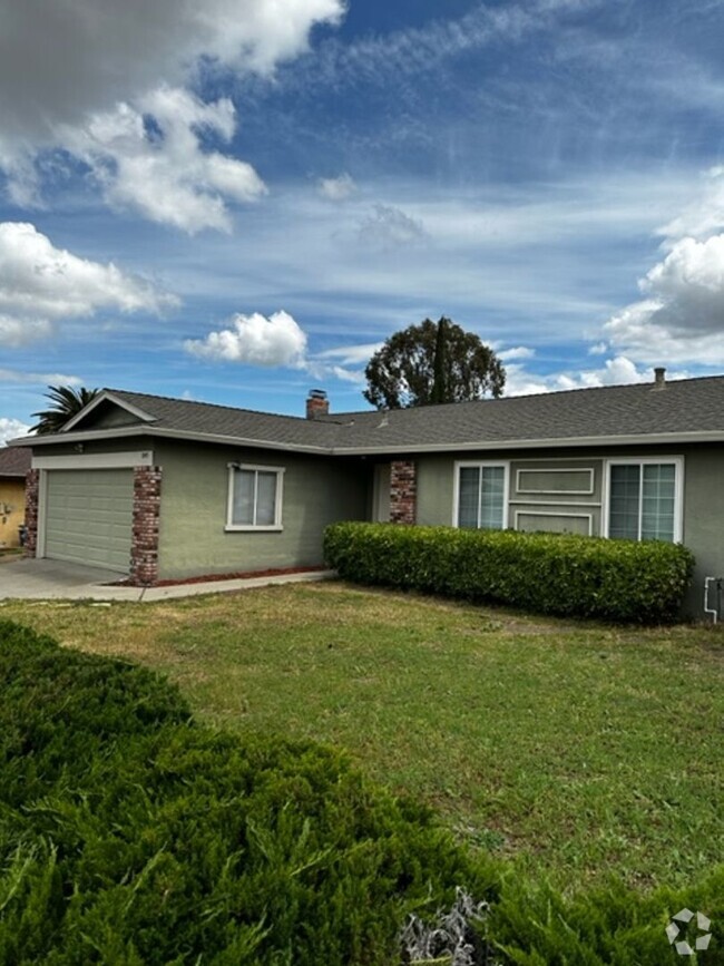 Building Photo - Beautiful 3 bed & 2 bath home in Pittsburg