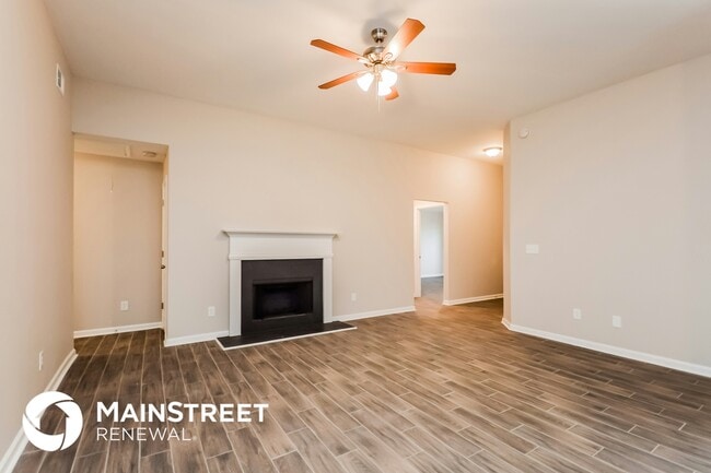 Photo - 185 Lakeside Point