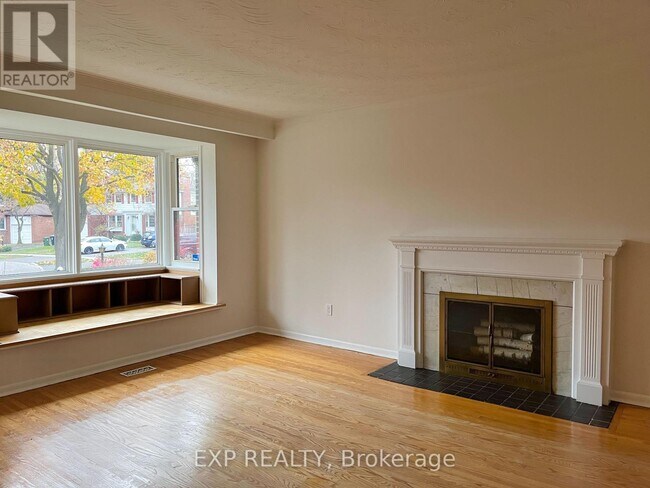 Photo - 61 Richbourne Ct