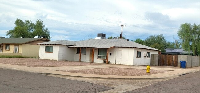 Building Photo - NICE 4 BED 2 BATH CORNER LOT HOME!!!!