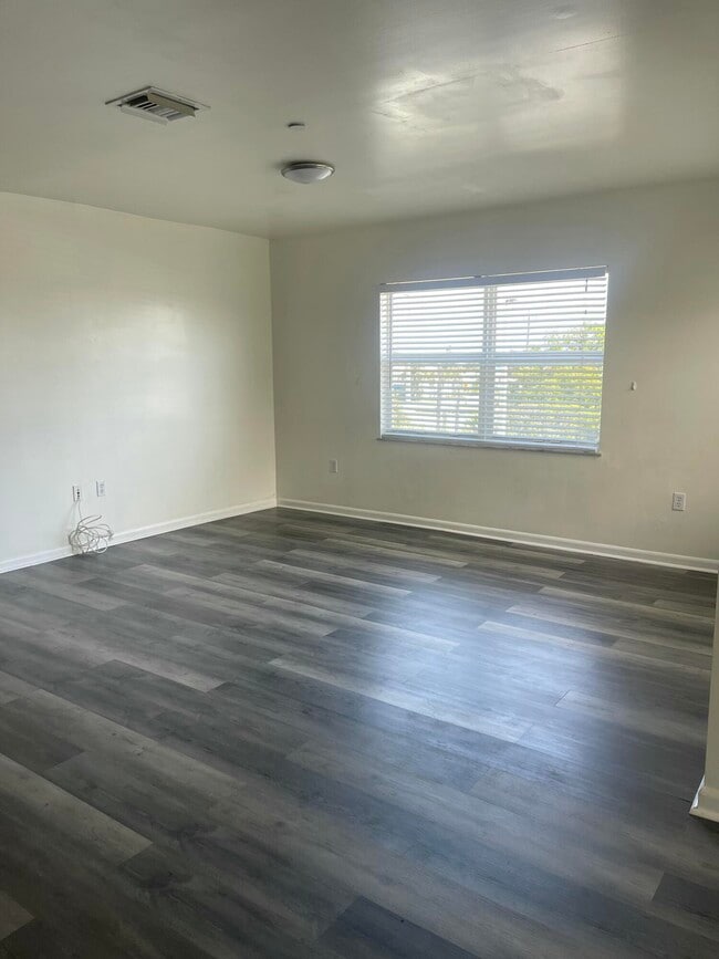 Building Photo - 11290 Overseas Hwy Unit 4 Rental