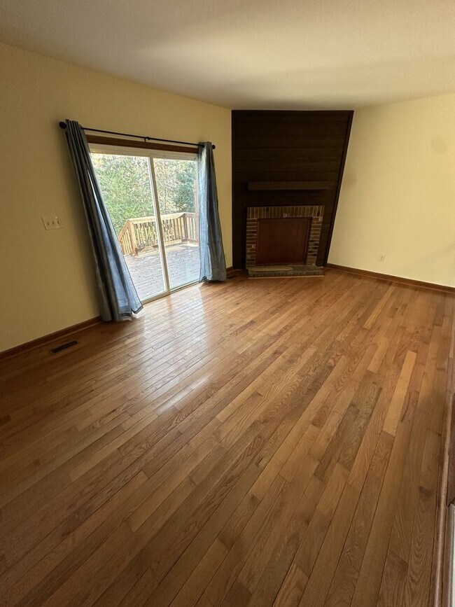 Photo - 3 Bedroom 2.5 Bathroom!