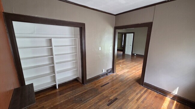 Photo - "Spacious 2 Bed in Cleveland Heights !" Unit 1