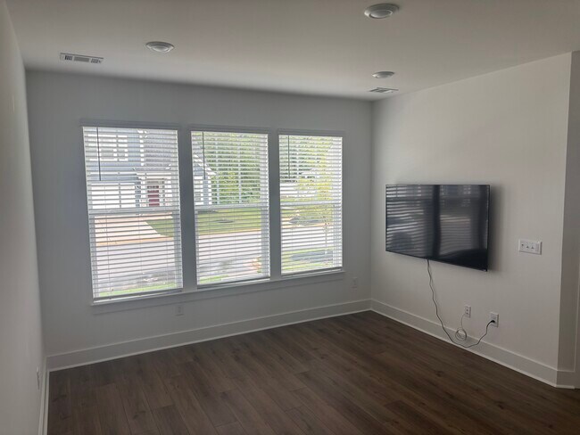 Photo - 484 Ml Pk Wy