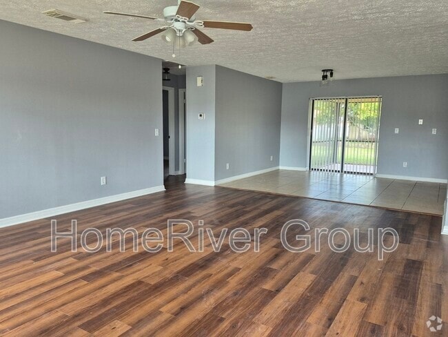 Building Photo - 1449 SE Barker Ln Rental