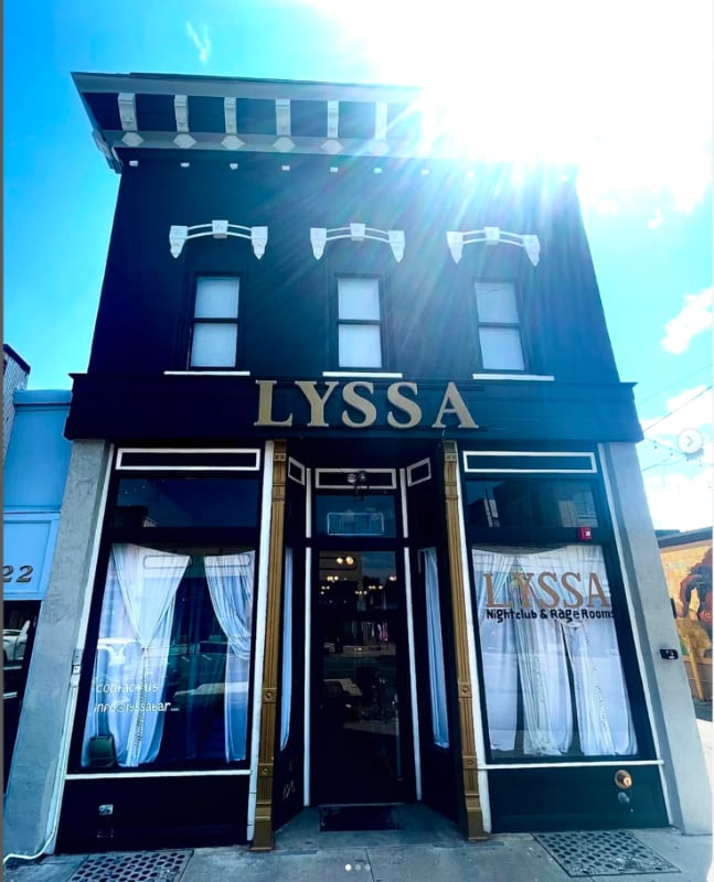 Photo - 122 E 4th St