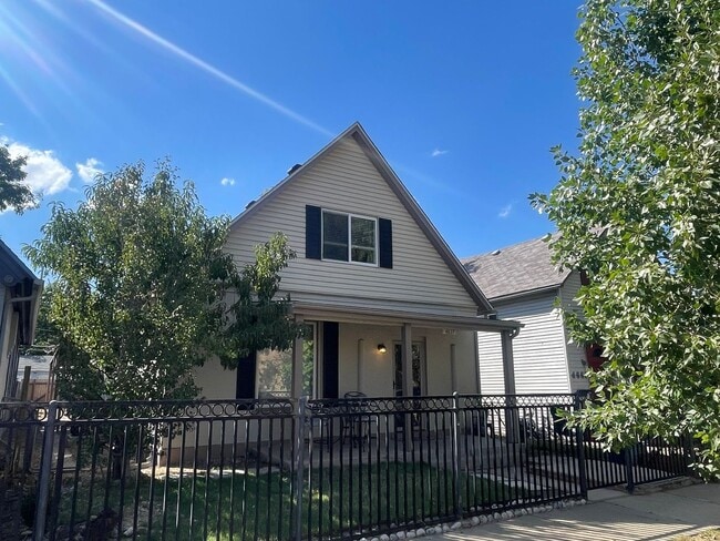 Building Photo - Definition of Charming Rental