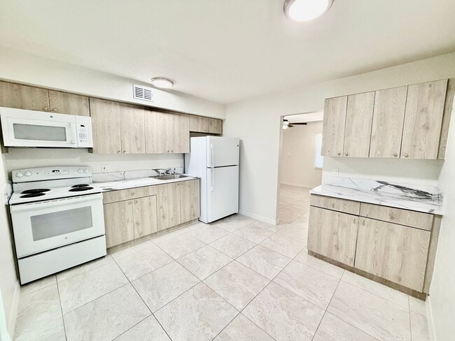 Building Photo - 1st Floor 2 bed 1 Bath Condo - MOVE IN SPECIAL -Apply now & Get Your Application Fee Credited at ... Unit 3758 Lora Street, 2