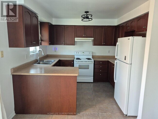Photo - 19 Foxchase Ave
