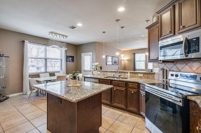 Photo - 1407 Country Creek Trail