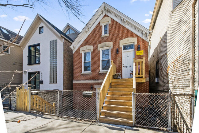 Building Photo - 2118 N Hoyne Ave Rental