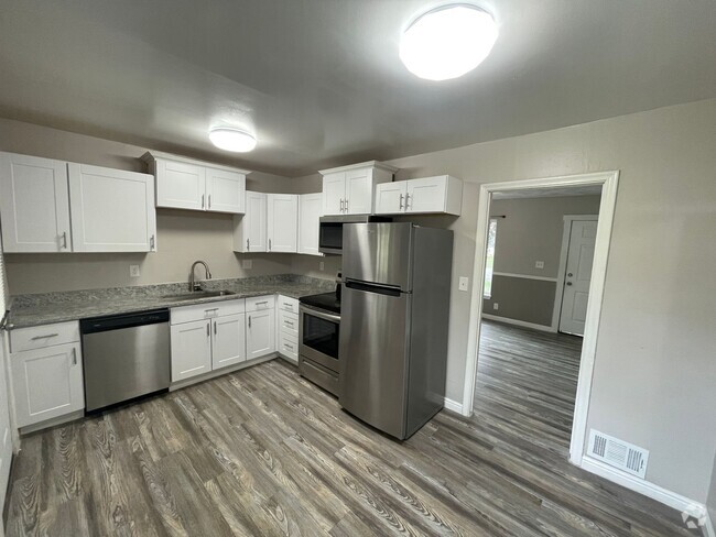 Building Photo - 3 Bedroom/2 Bathroom Home in Ogden!