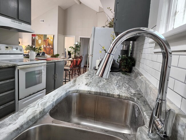 Photo - 1177 Mohawk St