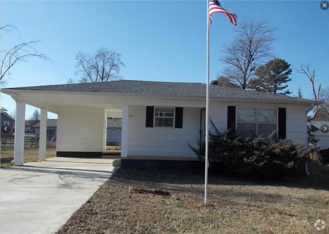 Building Photo - 3 bedroom 2 bath home in North Poplar Bluff