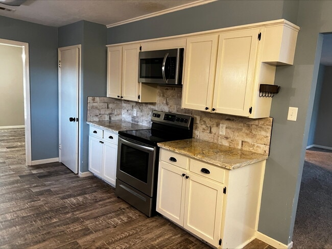 Photo - 835 Chatwood Dr