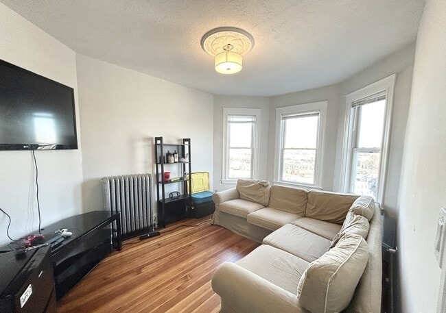 151 E Cottage St Unit 3