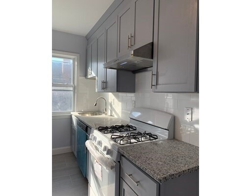 Building Photo - 29 Waverly St Unit U3