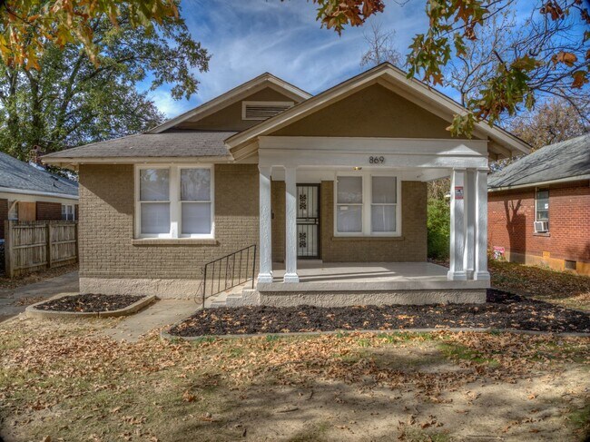 Beautifully renovated, open concept 3/2! - Beautifully renovated, open concept 3/2! House