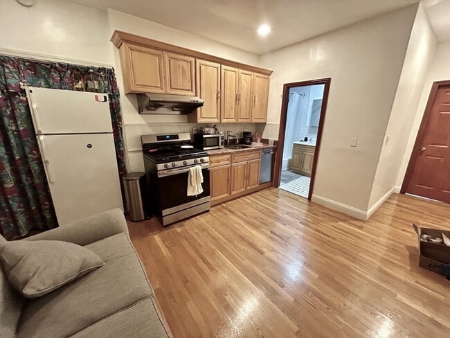 Building Photo - 55 W Seventh St Unit 1 Rental