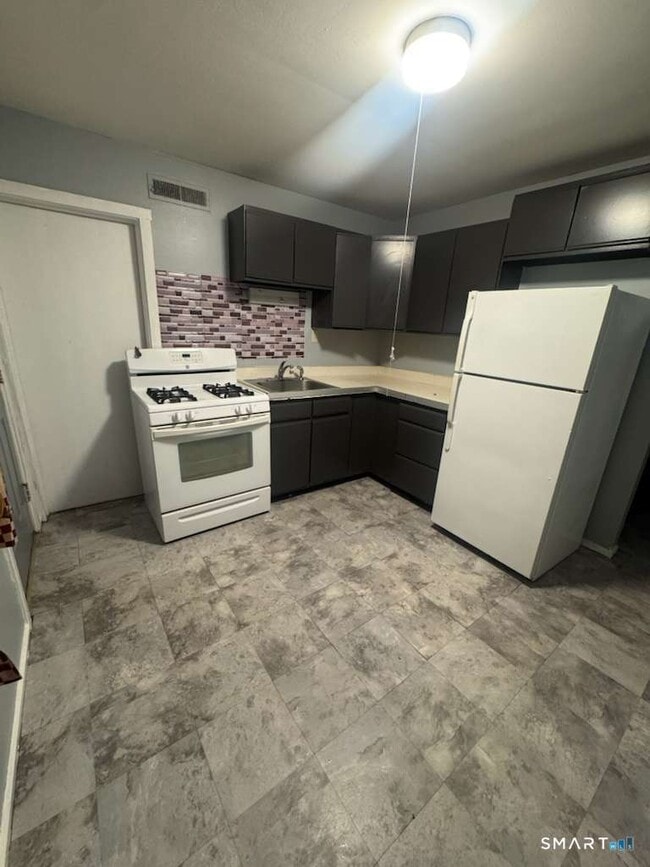 Photo - 33 Cannon Rd