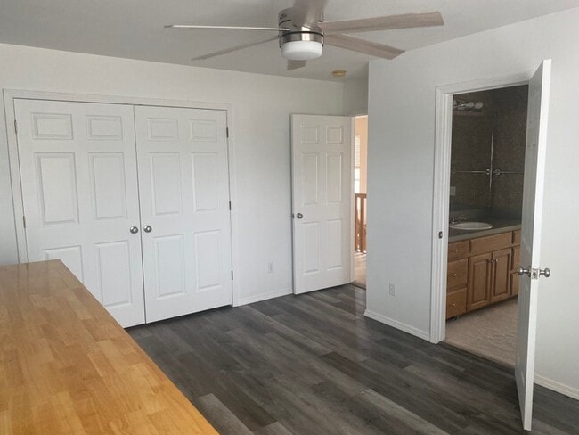 Photo - 121 W Lakeview Rd