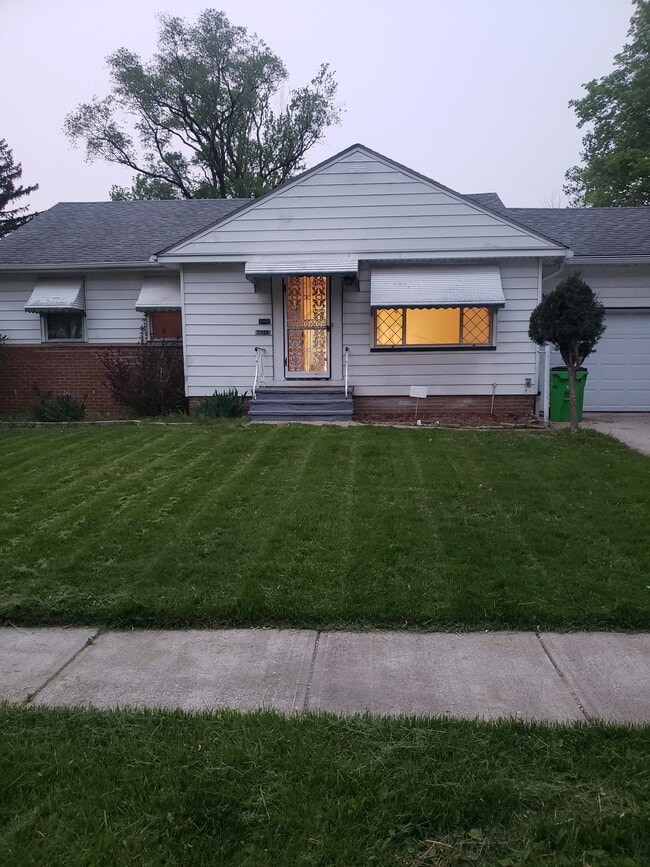 Photo - 19213 Sumpter Rd