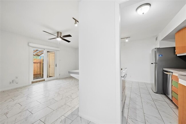 2806 Skyway Cir