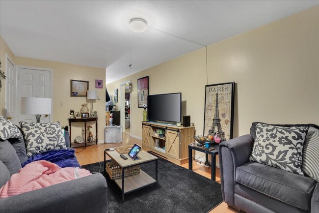 Photo - 1580 Hartford-New London Turnpike Unidad 1R