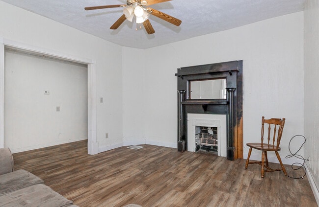 Photo - 459 Dallas St