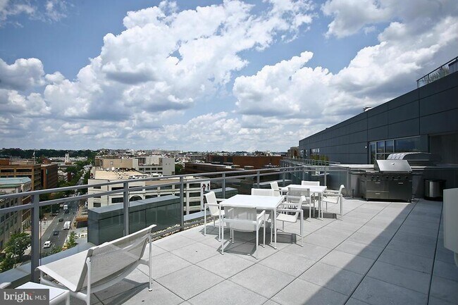 Building Photo - 1177 22nd St NW Unit 2B Rental
