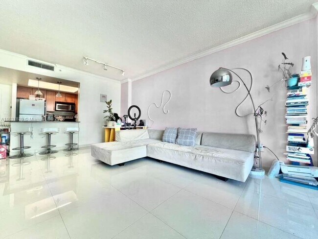 Building Photo - 2000 N Bayshore Dr Unit 906 Rental
