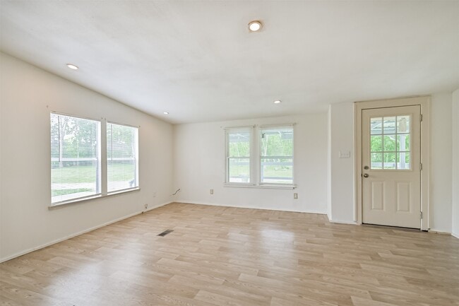 Photo - 1749 Max Rd
