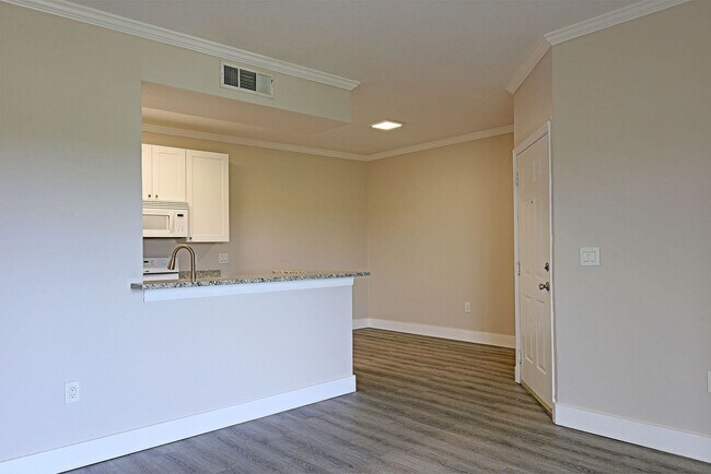 Photo - Villa Grand 11480-123 Unit 11480 Villa Grand #123