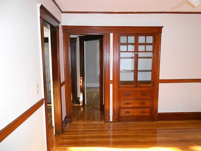 Photo - 52 Redlands Rd Unit 1